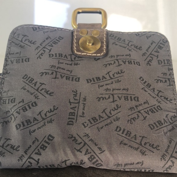 DIBA TRUE Crossbody taupe colored leather bag. Gold hardware. Beautiful design - Picture 9 of 11